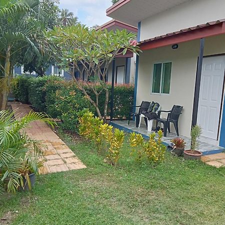 Airee Mini House Hostel Pantai Bang Tao Bagian luar foto