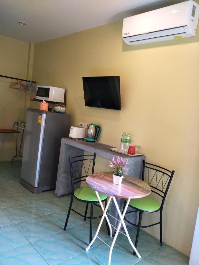 Airee Mini House Hostel Pantai Bang Tao Bagian luar foto