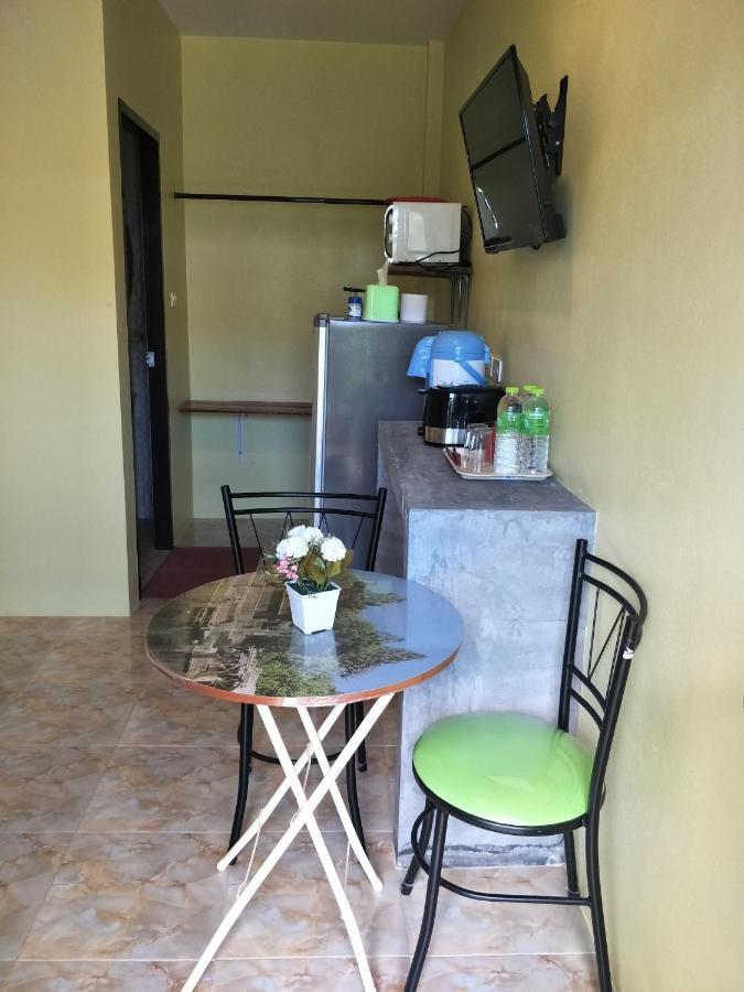 Airee Mini House Hostel Pantai Bang Tao Bagian luar foto